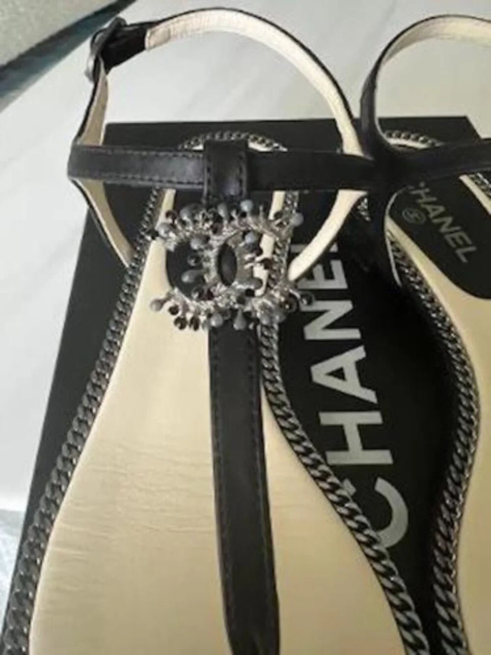 CHANEL 14P ENTRE DOIGTS BLACK SANDALS WITH CC LOGO AND CHAIN AROUND EDGE, SZ 7.5